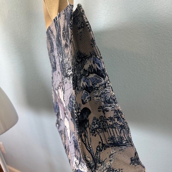 NWOT DIOR Around the World Limited Edition Tote Bag - Picture 7 of 10